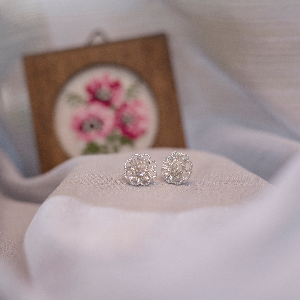 Zinnia flower earstuds