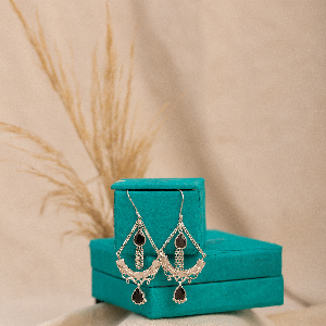 Teardrop danglers (black)