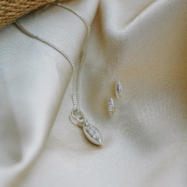 Chamal (rice grain) studs