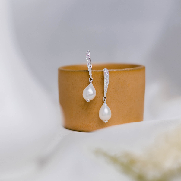 Jhilimili - pearl earrings