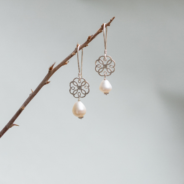 Clover-gemstone earrings