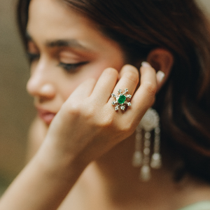 Jhilimili emerald ring