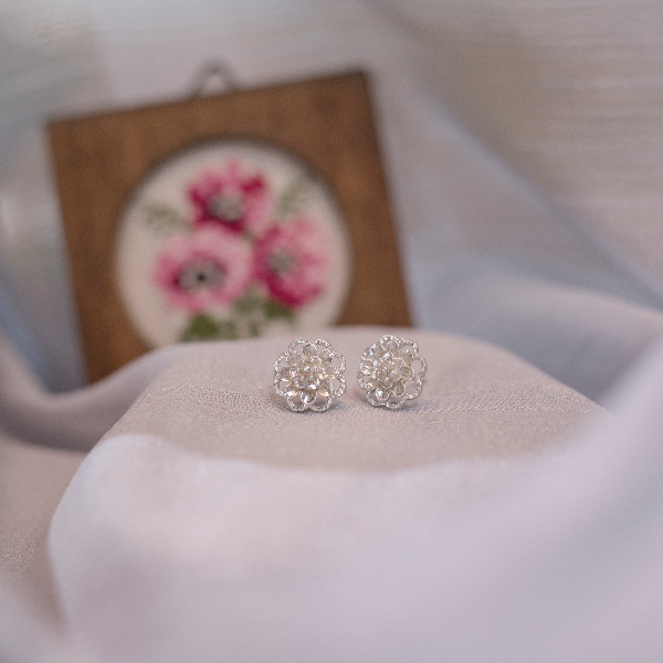 Zinnia flower earstuds