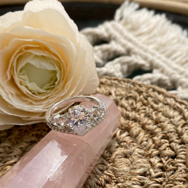 Crown ring (white)