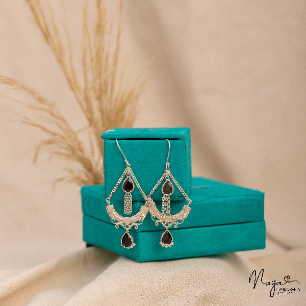 Teardrop danglers (black)