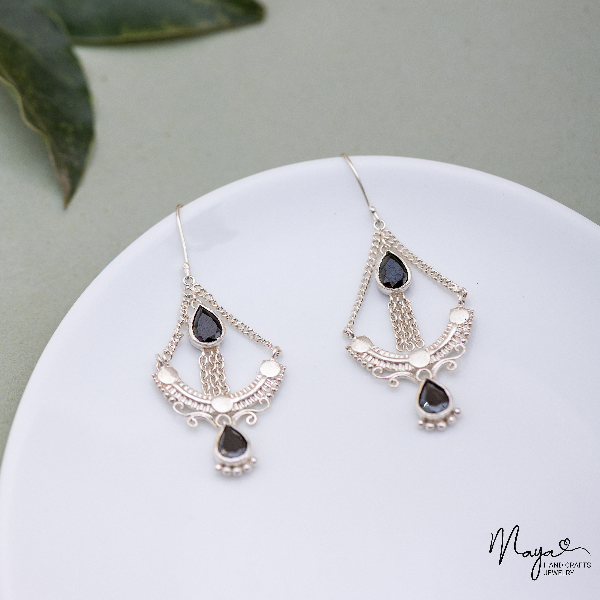 Teardrop danglers (black)