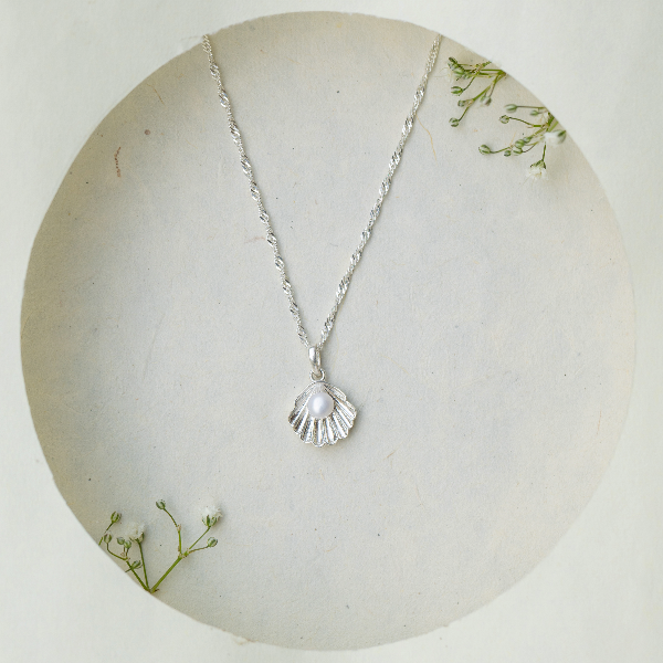 Sea shell pendant