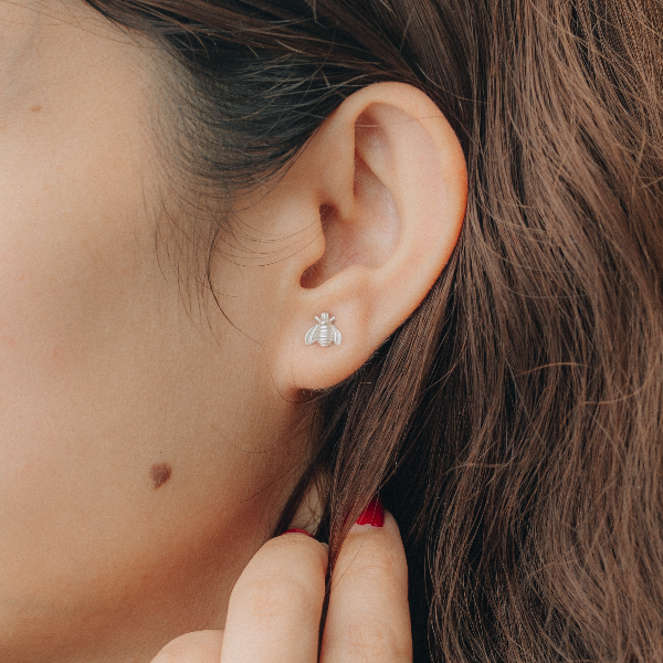 Bee studs
